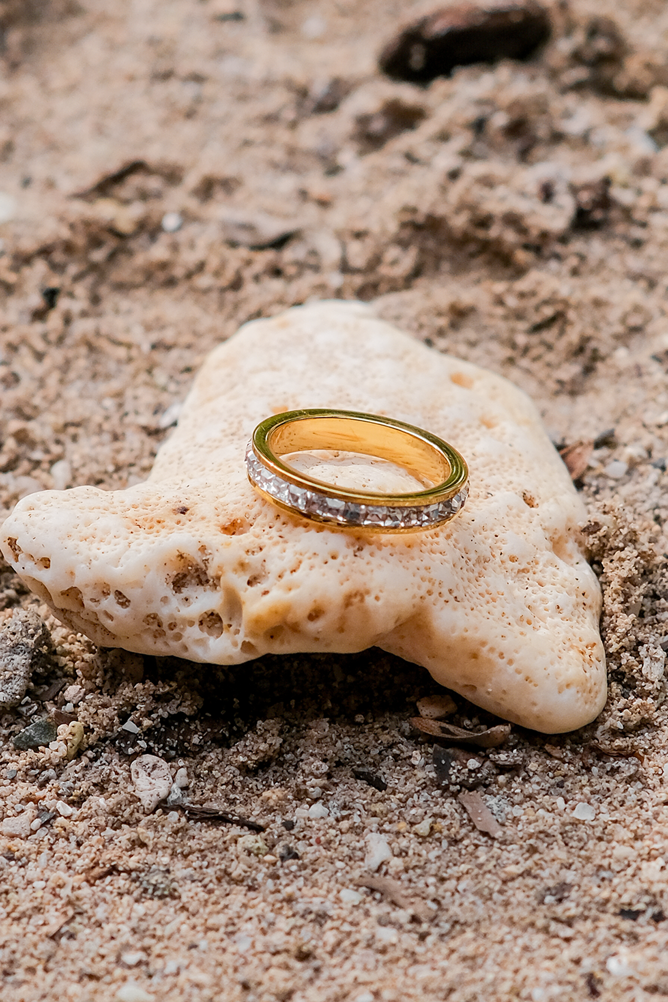 Alleria - Gold Diamond Ring — bringing Modern charm to your space. | Zilocom Offizielle Kollektion